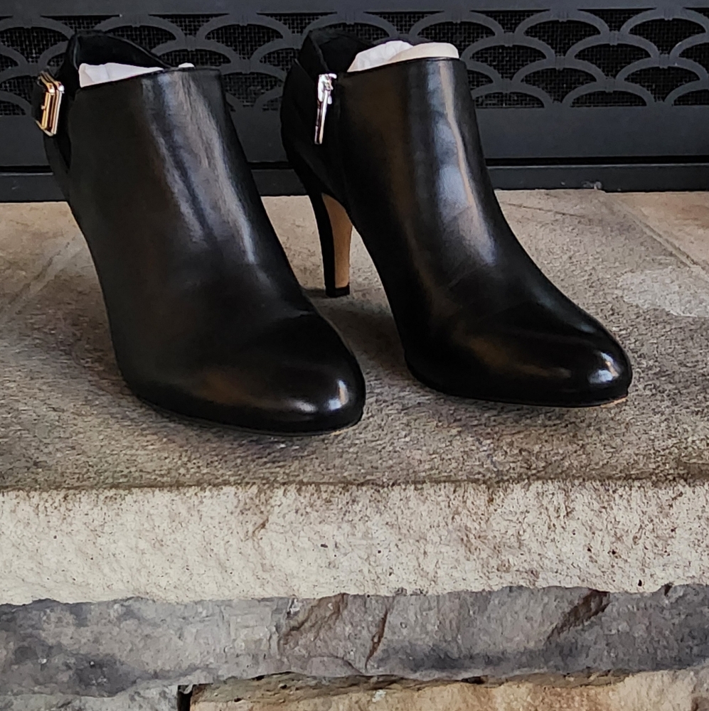 Vince Camuto Vayda Size 8 BNIB Black Leather & Suede Ankle Boots
